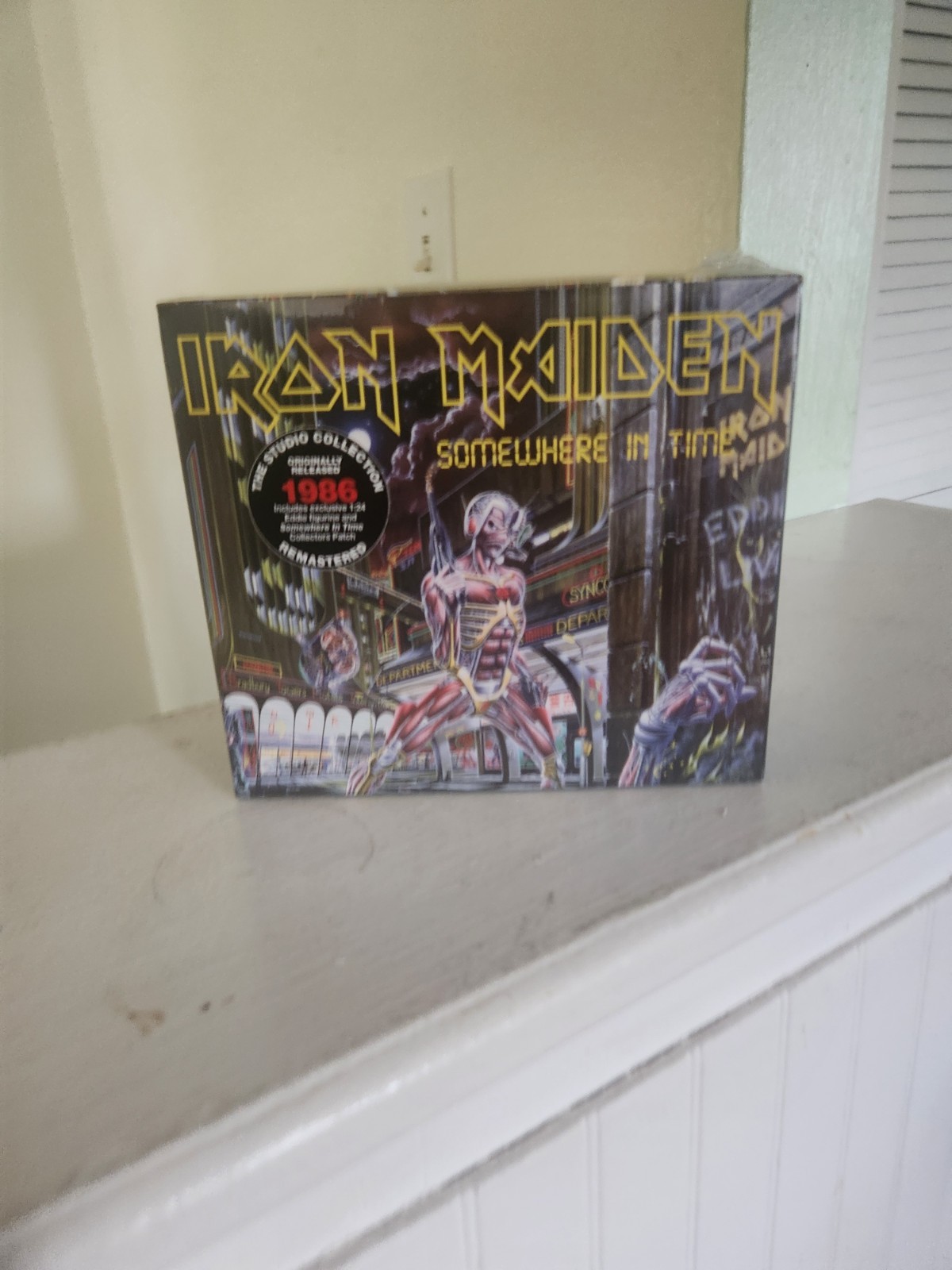 IRON MAIDEN SOMEWHERE IN TIME DELUXE CD BOX WITH FIGURE AND PATCH NEW SEALED