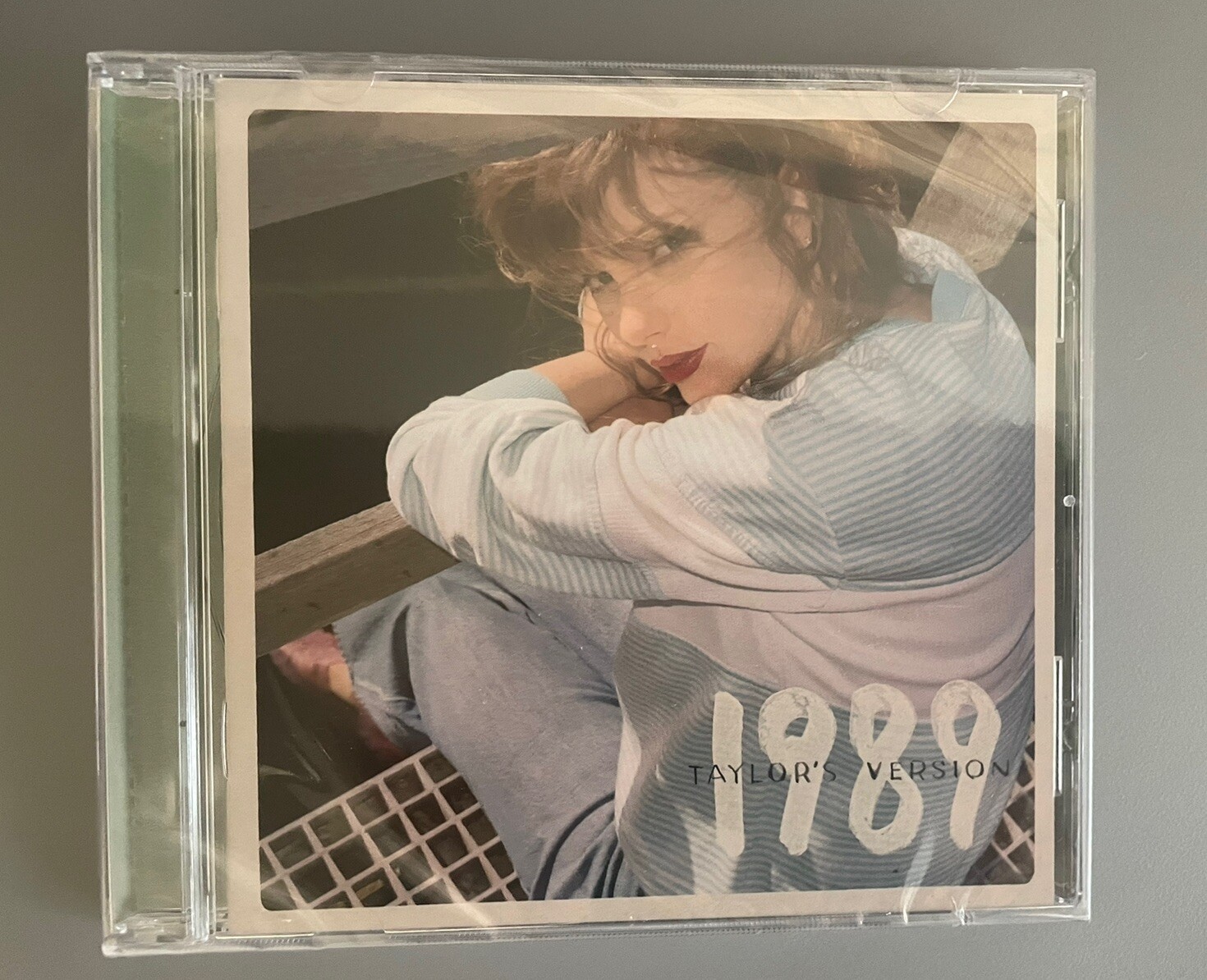 1989 (Taylor’s Version) Aquamarine Green Edition Deluxe CD Taylor Swift In Hand