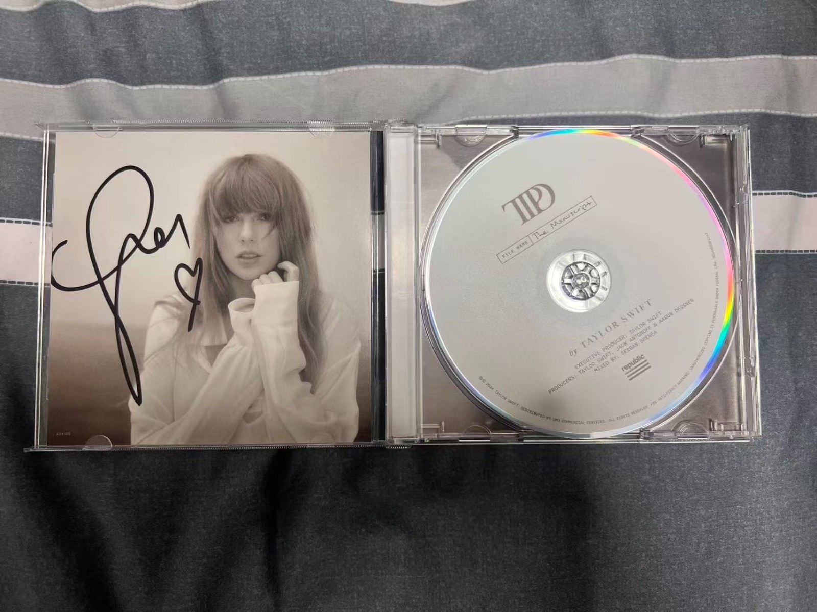 Taylor Swift SIGNED HEART The Tortured Poets Department CD Manuscript B